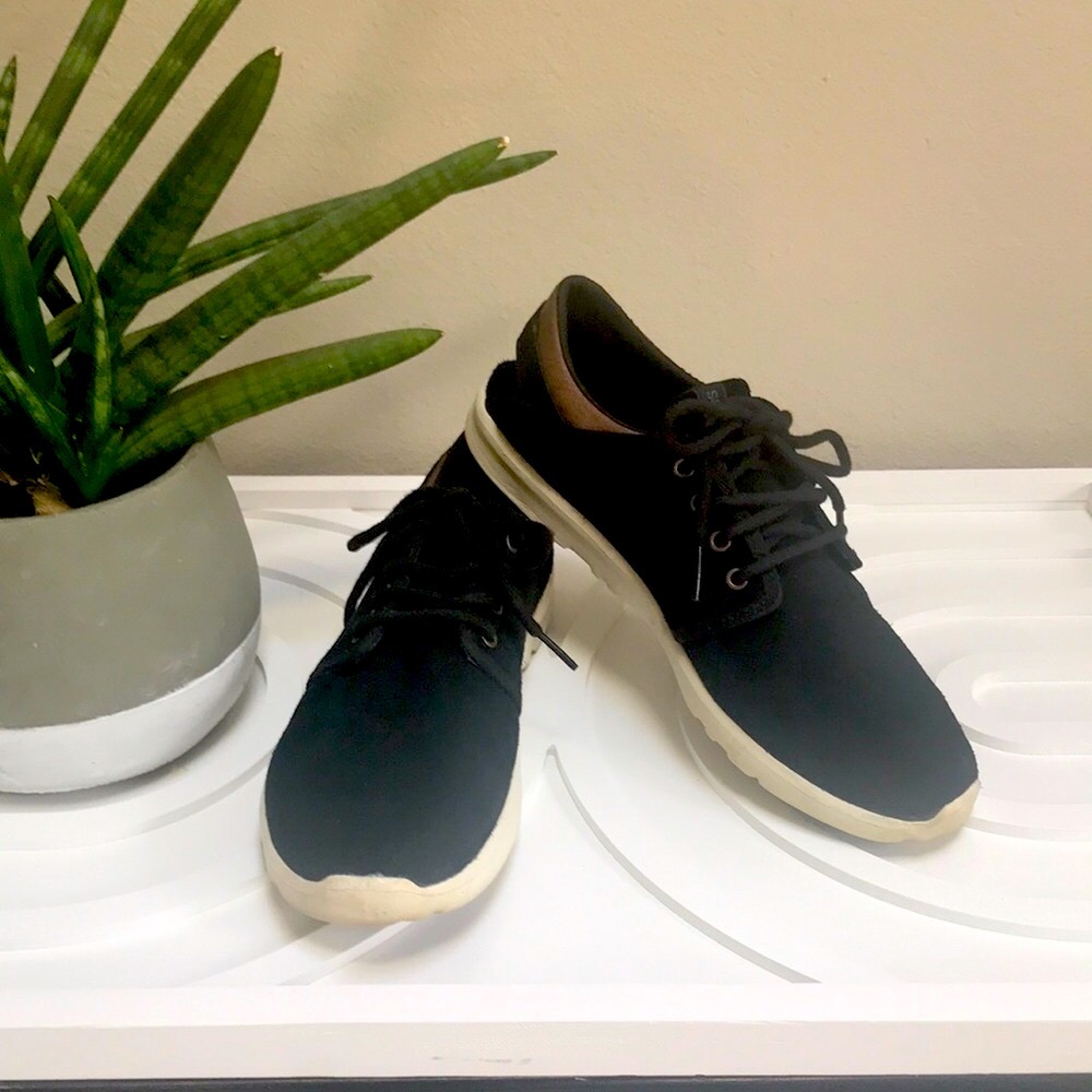 Men’s black Etnies size 10 suede leather tennis shoes